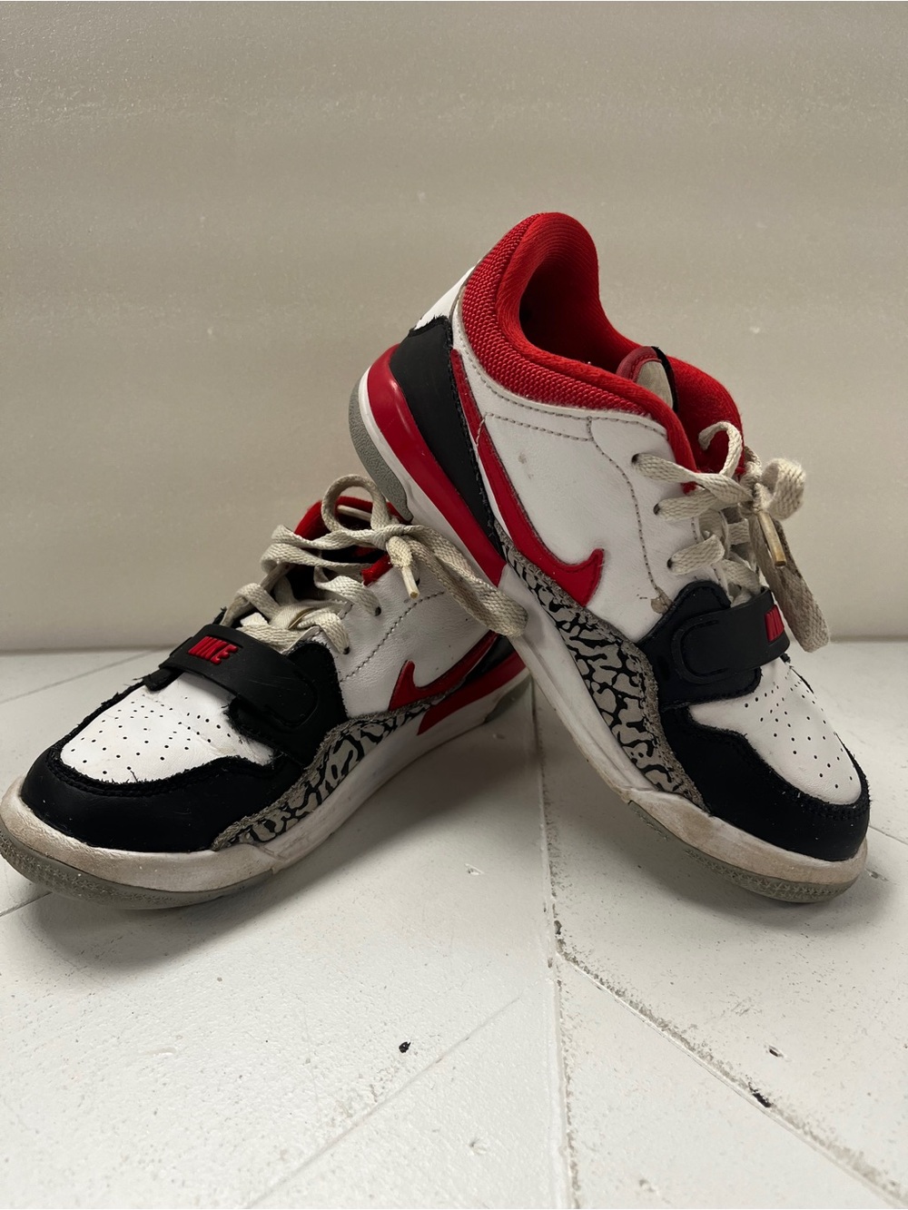 Jordan Legacy 312 Low GS/PS "Fire Red" Sneakers Size 13C - Picture 4 of 5